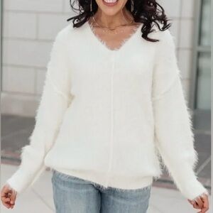 NEW 143 Story by Lineup Women’s Ivory Faux Fur V-Neck Sweater Size XL